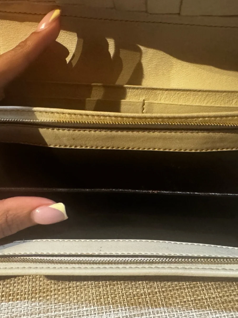 Gucci Beige/Tan Monogram Continental Wallet with Gold Logo - Picture 6 of 6